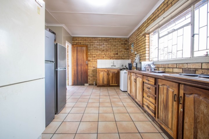 To Let 11 Bedroom Property for Rent in Die Bult North West